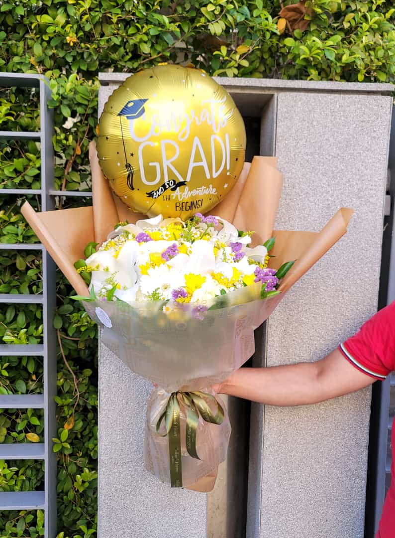 Graduation Bouquet with Balloon